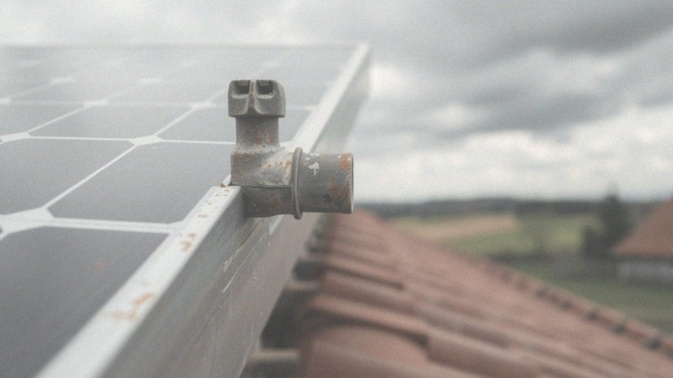 Jakie są najczęstsze przyczyny uszkodzeń połączeń w instalacji solarnej?