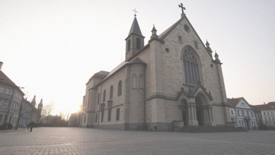 O której godzinie zaczyna się msza rezurekcyjna?
